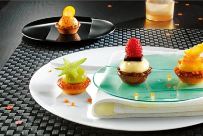 Elegant Disposable Dinner Plates for a Fancy Dinner Party